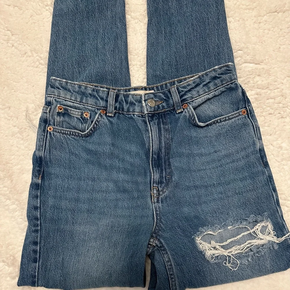 Topshop Mom Jeans Women’s 28 High Rise Distressed Medium Wash Denim